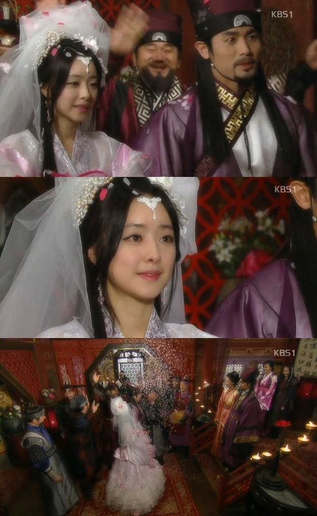 홍수아 사과, 대왕의꿈 의상 논란에 “욕심 부렸던 제 탓, 반성하겠다”