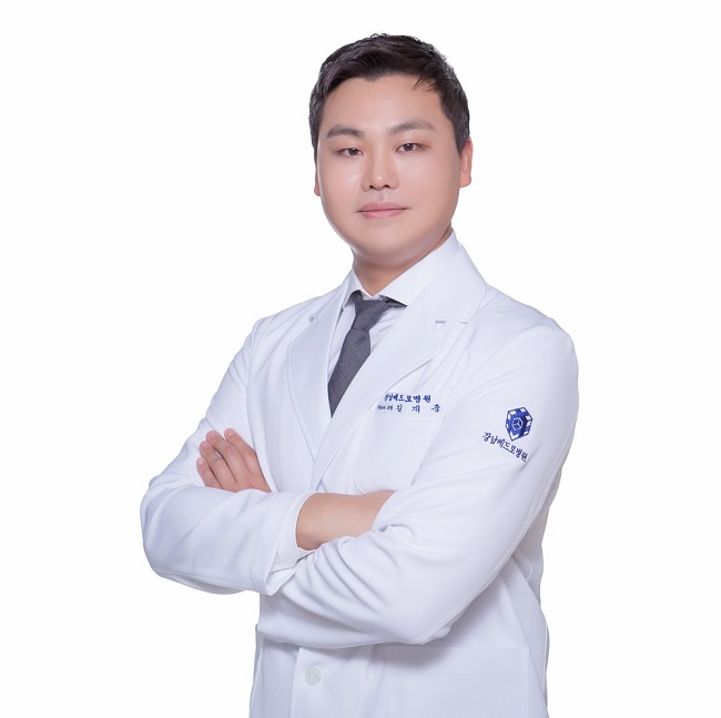 <b>김재중</b> 강남베드로병원 정형외과 과장 "명절증후군 사후 관리가 중요"