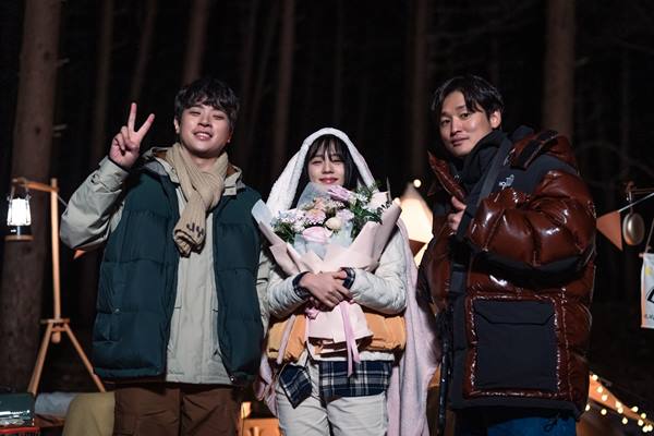 박정민 지수 이렇게 환하게 웃는다?...'뉴토피아', 오늘(21일) 최종회 - 뉴스 썸네일 이미지