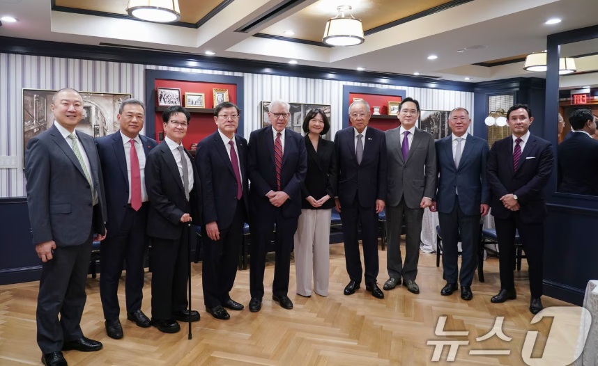 "美 시장 진격"…'<b>방미</b>' <b>이재현</b> CJ 회장, K-컬처·K-푸드 비니지스 확대...