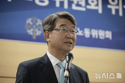 <b>김지형 경사노위 위원장</b> "완전한 회의체 재건 가장 시급"