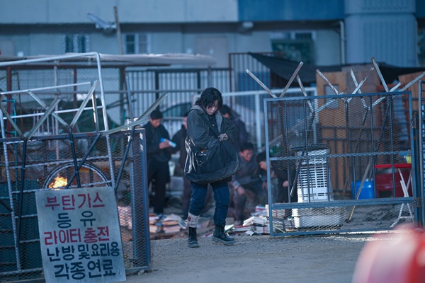 '콘크리트 마켓'선 통조림이 화폐? 독보적 재난 세계관 예고 - 뉴스 썸네일 이미지