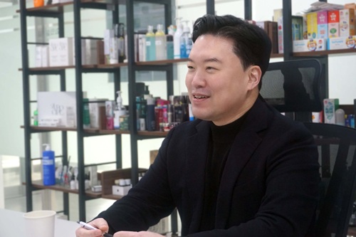 케이엠제약 "화장품 제조사로 도약...글로벌 진출 확대로 고성장 노려" - 뉴스 썸네일 이미지