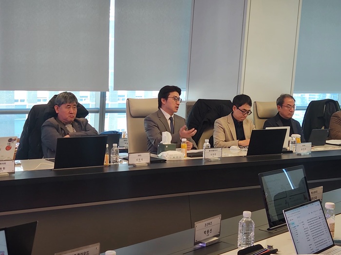 LLM만으론 부족..."AX 확산 응용 서비스에 달렸다" - 뉴스 썸네일 이미지