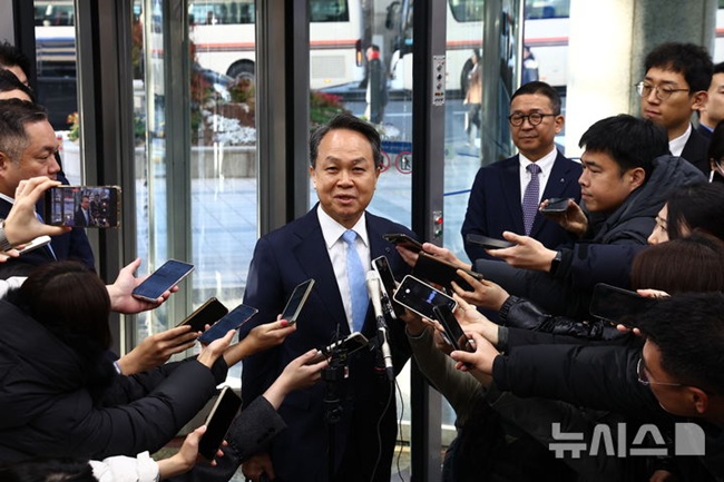 글로벌 의결권 자문 양대산맥도 "진옥동 신한금융 회장 연임 찬성" - 뉴스 썸네일 이미지