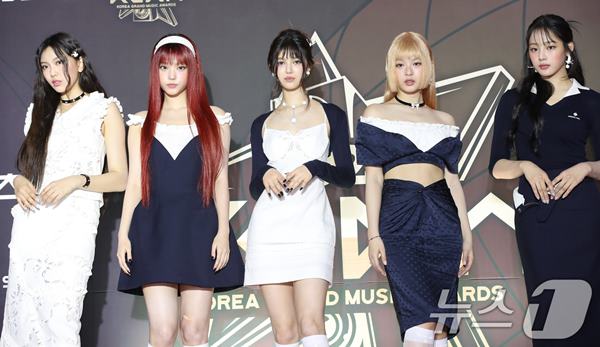 '반쪽' 뉴진스, 코펜하겐엔 떴는데 무대엔 언제 서나 [엔터그알] - 뉴스 썸네일 이미지