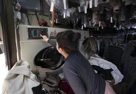 "드라이클리닝 멈출 판"...세탁소까지 덮친 기름값 쇼크 - 뉴스 썸네일 이미지