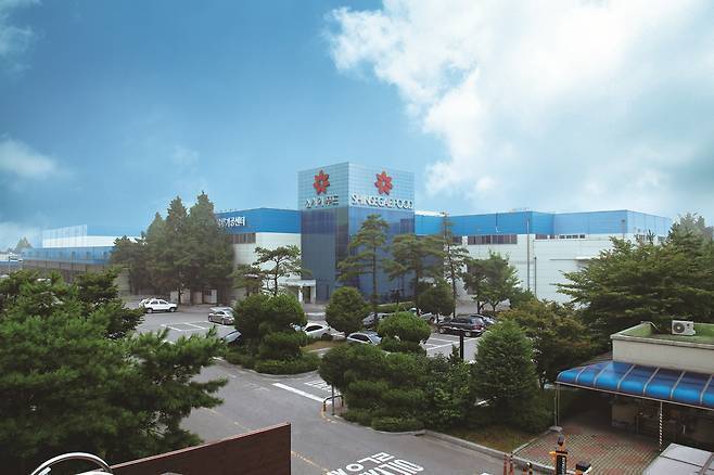 금감원 제동에 신세계푸드 주주 만났다..."일반 주주만 손실" 성토 - 뉴스 썸네일 이미지