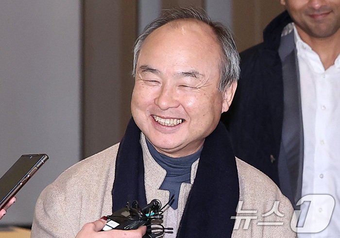 손정의 AI 베팅 통했다…소프트뱅크, 22년 만에 토요타 제치고 시총 1위