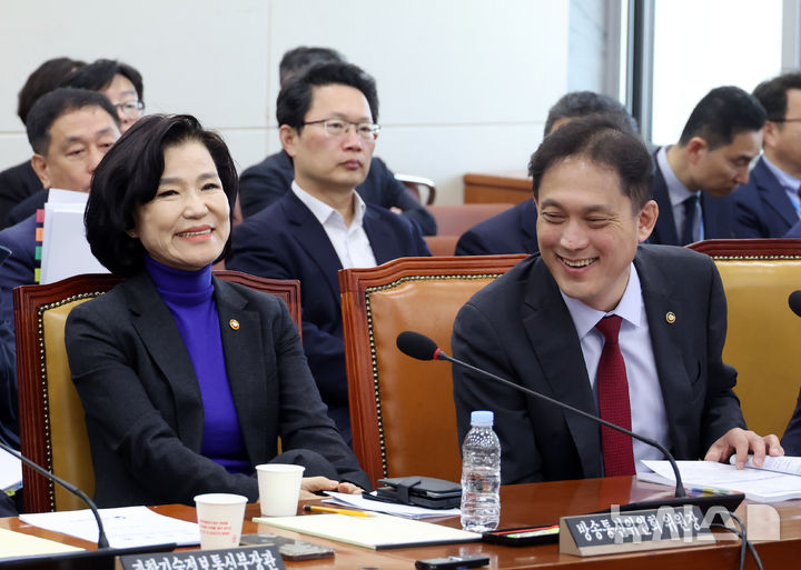 '2인 방통위' 주역 이진숙·김태규 국회 입성...과방위 '격전장' 되나 - 뉴스 썸네일 이미지