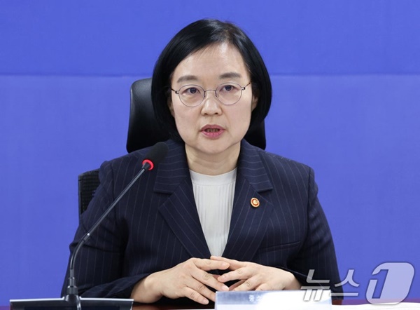 한성숙 장관, 총리 지명...中企·벤처·소상공인, "모두의 성장 이끌 적임... - 뉴스 썸네일 이미지