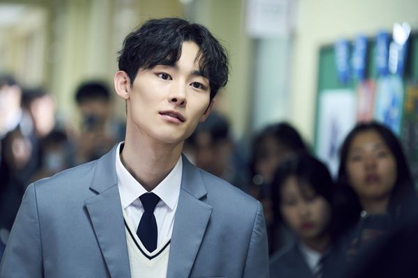 '참교육'서 혼쭐난 학폭 빌런 이승규, 현실서는 김무열 바라기 [머터뷰... - 뉴스 썸네일 이미지