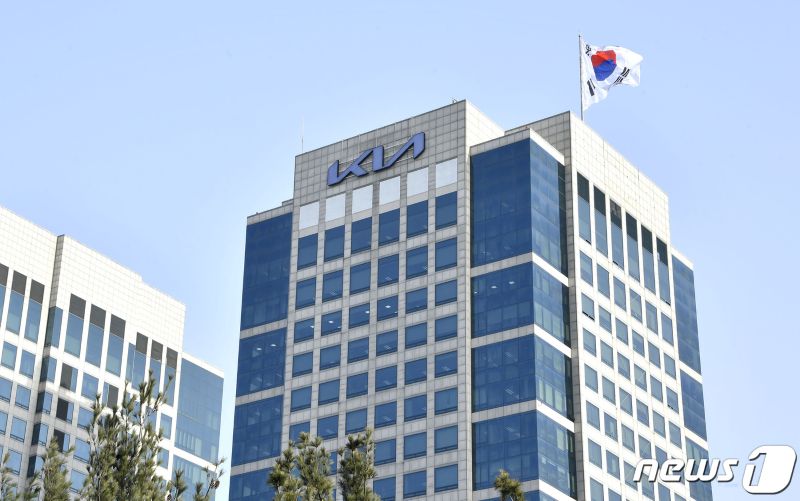 <b>기아</b>, <b>2분기</b> <b>매출</b> 33조 '역대 <b>최대</b>'…판매도 <b>분기</b> 최다