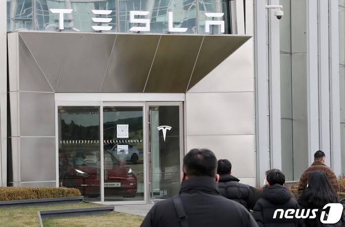 테슬라 'FSD 라이트' 국내 배포 본격화…커지는 계약 책임 논쟁