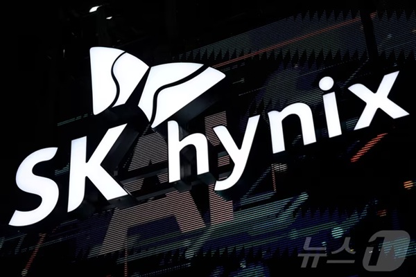 SK하이닉스, 中 충칭 공장 지분 매각 검토…4조원 규모