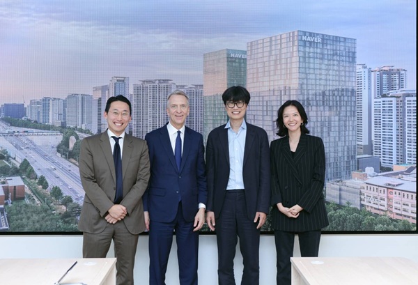 네이버 이해진, 브룩필드 회장 회동...GW급 AI 팩토리 협력 논의 - 뉴스 썸네일 이미지