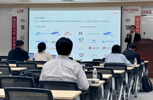 김정준 엘디티 대표가 IR에서 기존 반도체 경쟁력 기반 신규 성장전략을 발표하고 있다.